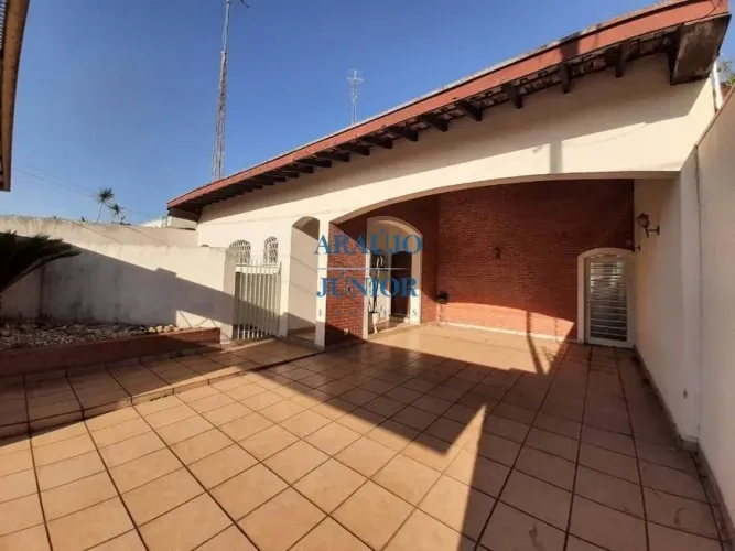 CASA COM PISCINA PARA LOCAÇÃO!