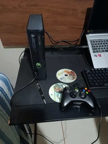 Xbox 360 com Kinect e 2 controles - mais de 50 jogos