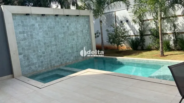 Casa com 4 quartos sendo 3 suítes disponível para locação e venda no bairro Gávea em Uberl