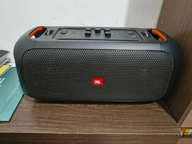 JBL partybox on the Go