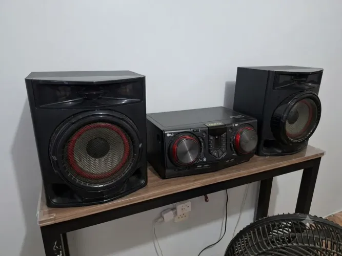 Mini System Lg Cj44 Xboom Preto Bluetooh com CD Player USB MP3 Bivolt - 440w