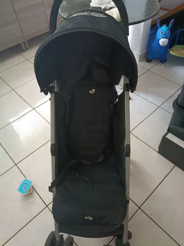 Cadeirinha para carro e carrinho de passeio tudo muito bem conservado!