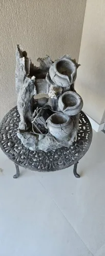 Fonte de pedra sabão com mesinha de ferro fundido