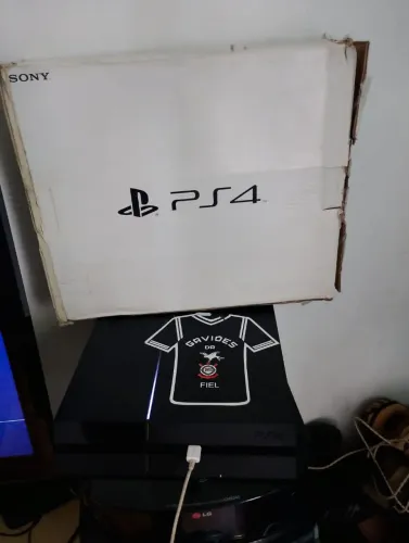 PS4 500GB + 2 Controles + FIFA 19 + Caixa
