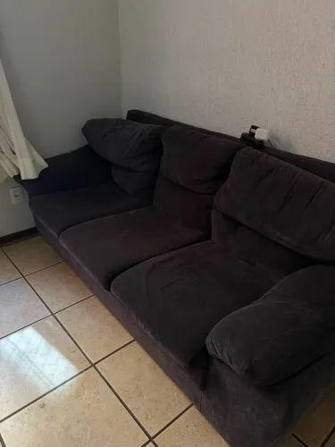 Sofá três lugares