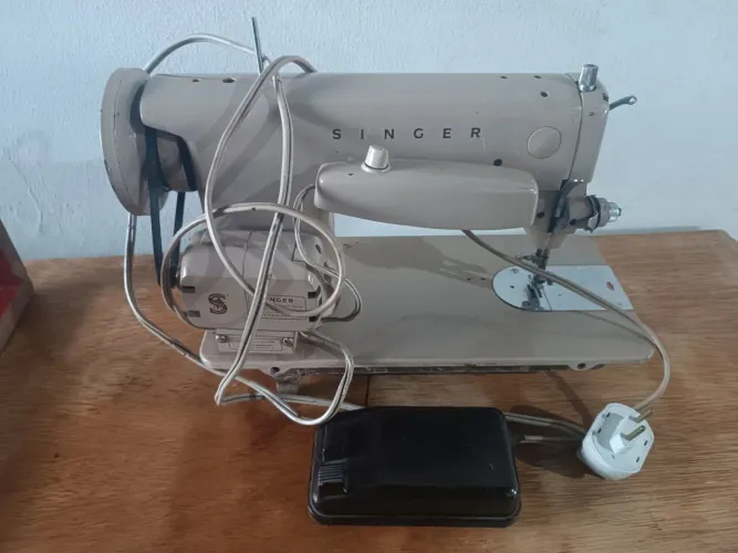 Máquina de costura Singer