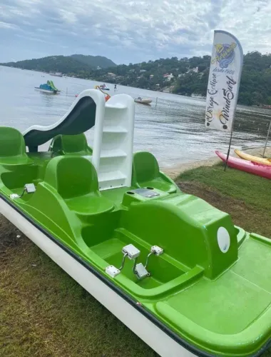 Pedalinho aquático 4 lugares
