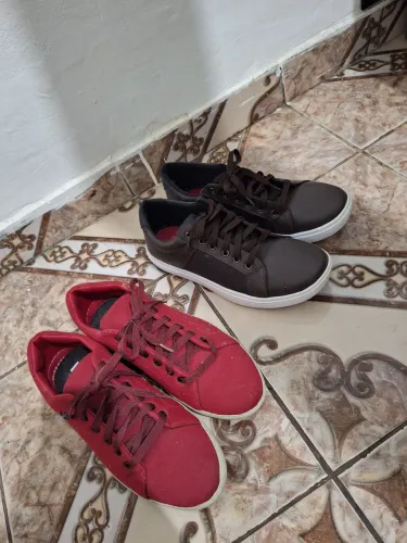 Vendo dois sapatos novos