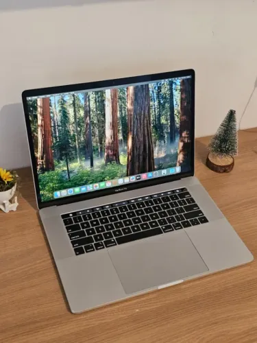 MacBook Pro 15 - Core i9 / 32GB RAM / 2 TB SSD / AMD Radeon Pro 560X