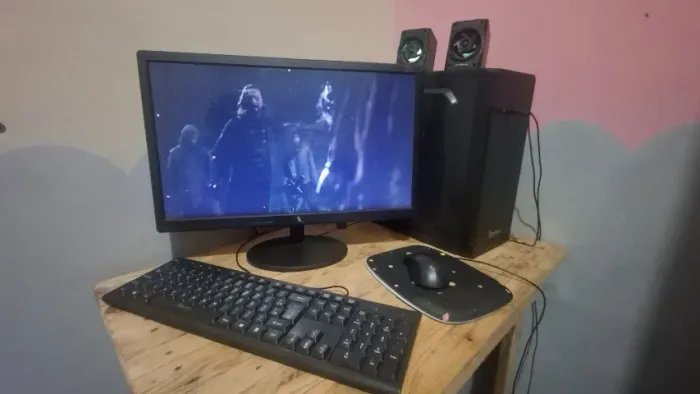 computador Intel Core i5 8GB SSD 240GB Microsoft Windows 10 e Office 365 Monitor 19