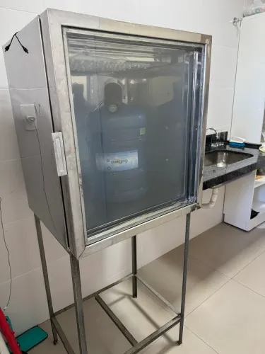 Geladeira pequena expositora inox