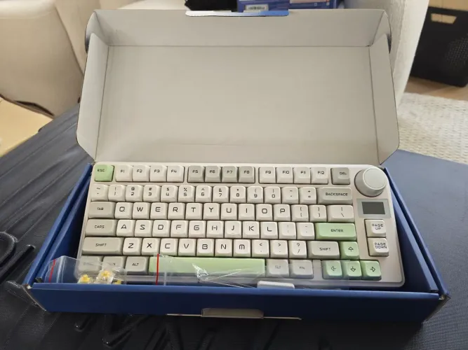 Teclado epomaker th80 75% hot swappable