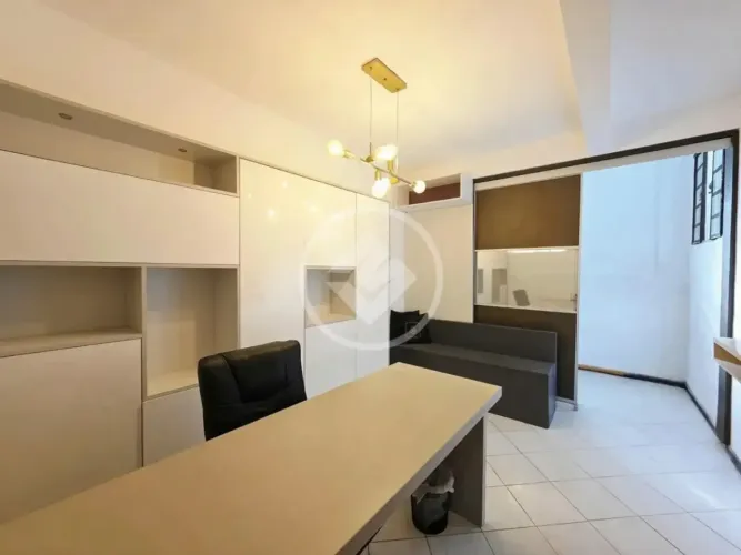 IC - Casa ampla com 6 dormitórios e 360 m² privativos | Centro de Florianópolis