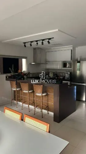 Prédio com Lojas e Apartamentos á venda - Conceição