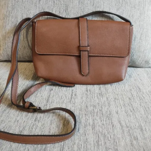 Bolsa marrom Hering mini com alça transversal casual