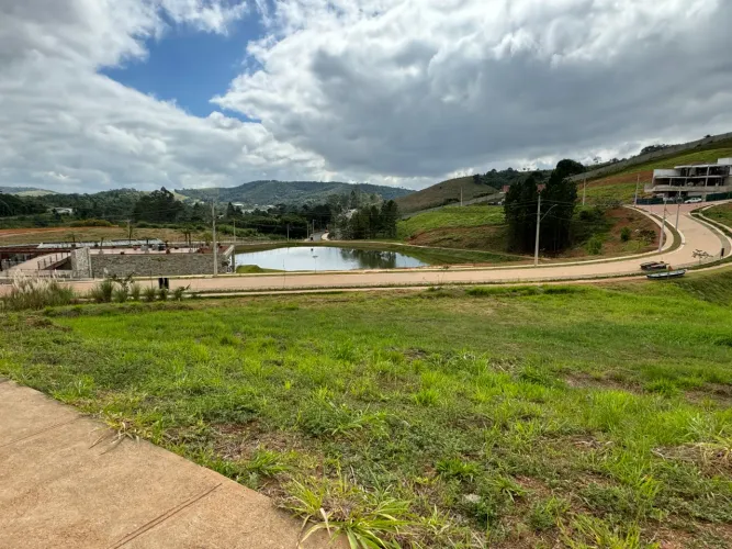 Lote com projeto aprovado no Estrela do Lago para venda