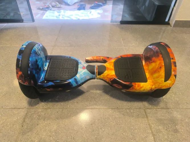 Hoverboard 10 Polegadas com Bluetooth e LED + Carregador