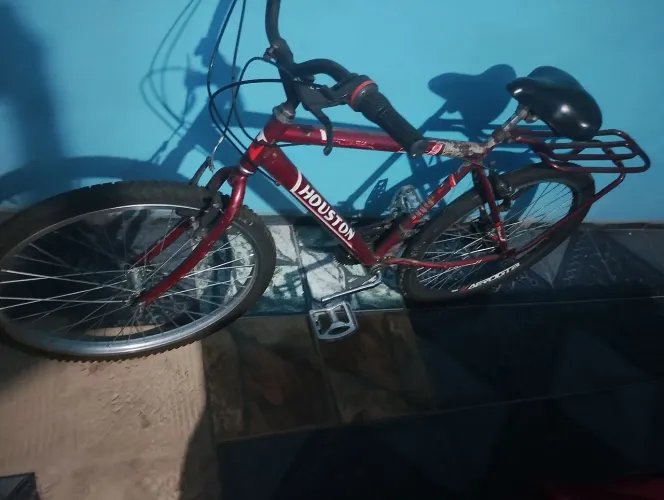 Bicicleta adulta com jance aérea traseira 