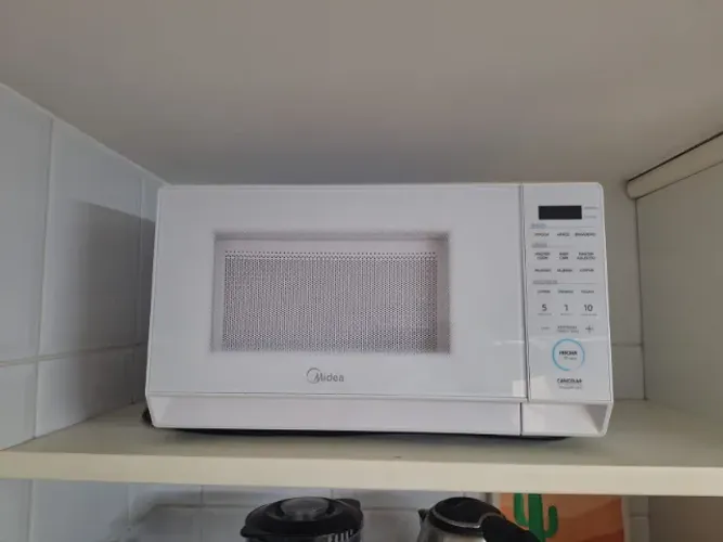 Micro-ondas 20L MHP20B2 Midea - Branco, semi-novo, usado por dois meses