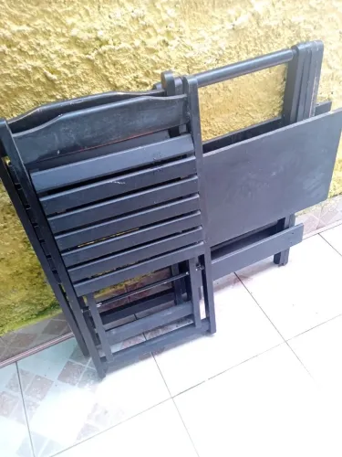 Conjunto de 5 mesas com 9 cadeiras