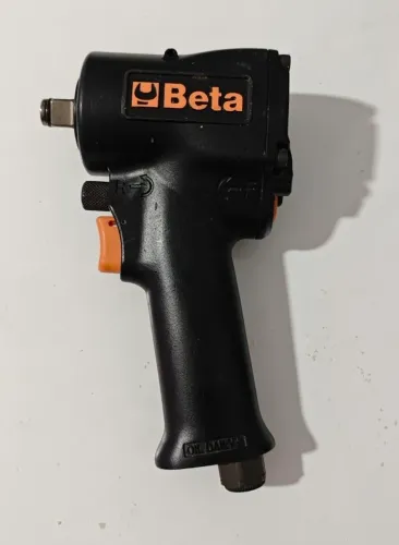 Chave de impacto pneumática da marca Beta, modelo 1927XM.
