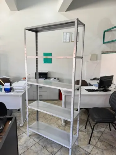 Estante em aço 1.98x0,92x0,30 bom estado
