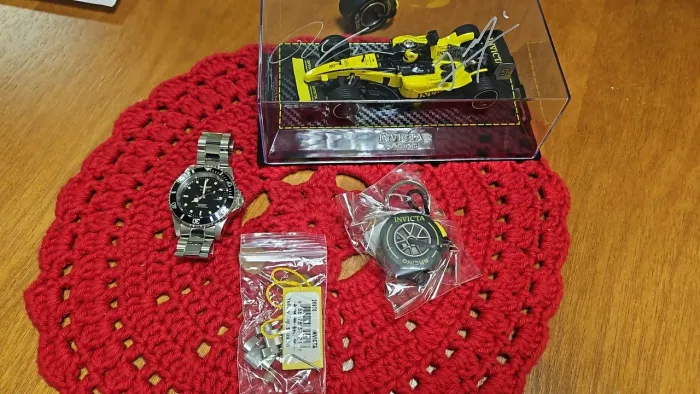 Relógio Invicta Pro Diver Quartz 40mm + Miniatura F2 Autografada Rafael Câmara + Chaveiro