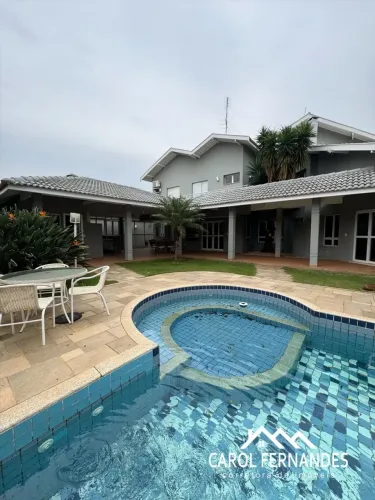 Sobrado com 4 quartos, lareira, piscina e churrasqueira no Terras