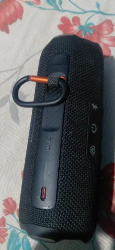 Vendo uma caixa jbl seminovo