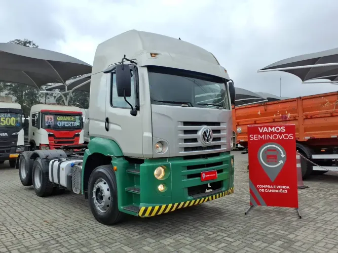 Volkswagen 25.420 Constellation 6x2 2p (Diesel)(E5) 2019/2020 Vamos Seminovos Jacu Pêssego