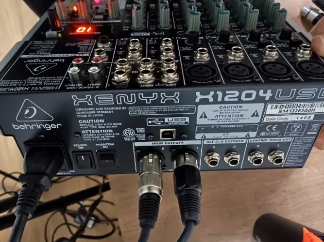 Mesa de som Behringer