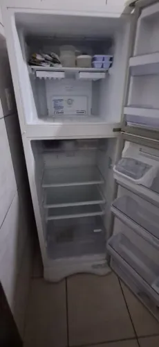 Geladeira Electrolux modelo DF42 litros 382 frost free