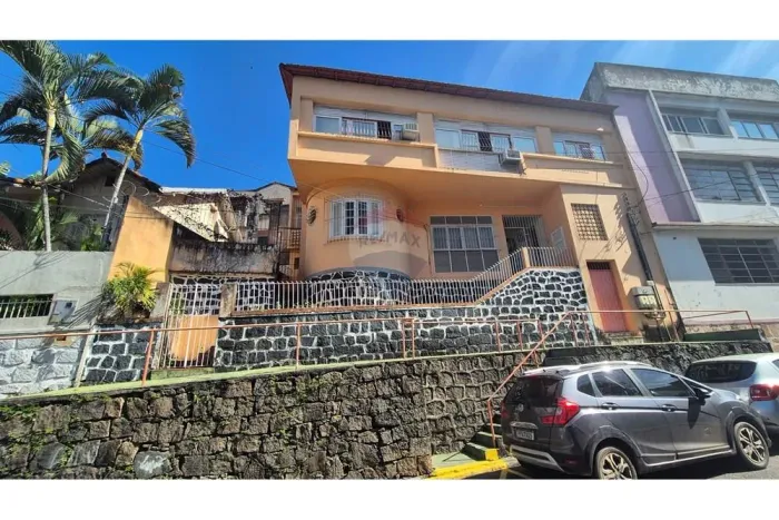 Casa reformada no Centro de Vitória: 3 quartos parte térrea