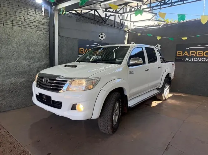 Toyota Hilux CD SRV 4X4 3.0 8V 116cv TB Diesel 2012