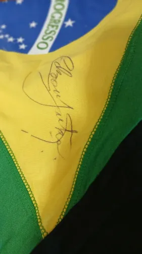 Camiseta autografada do Grupo Musical os Serranos