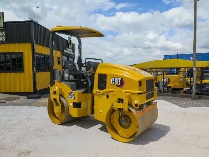 Rolo Compactador Caterpillar CB34B Chapa Chapa 2015