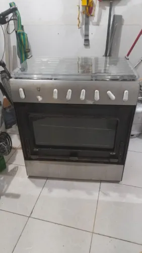 Geladeira e fogão funcionando perfeitamente