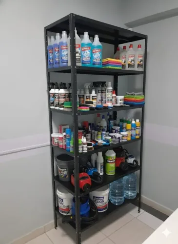 Estante de aço na cor preta