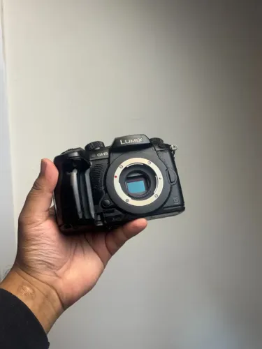 Panasonic GH5 + 12-35mm f/2.8 + Leica 8-18mm + Cage | Kit Completo
