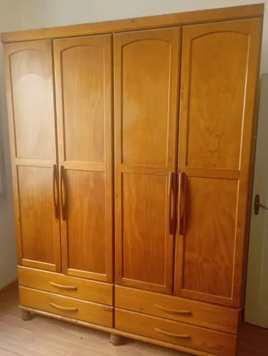 Guarda roupa Madeira em bom estado.