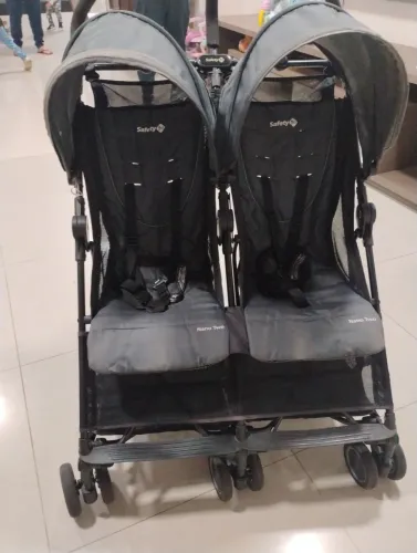 Carrinho de passeio gemelar