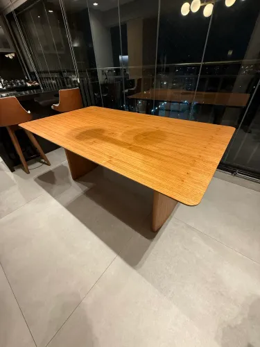 Mesa de jantar madeira maciça 1.80m x 1.00m