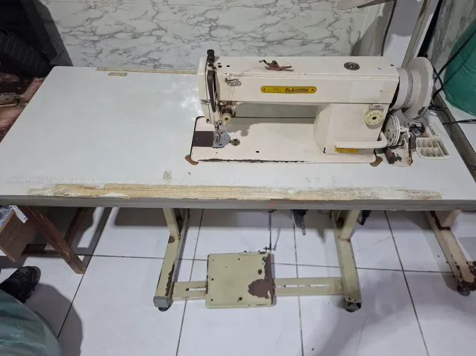 Máquina de costura Reta