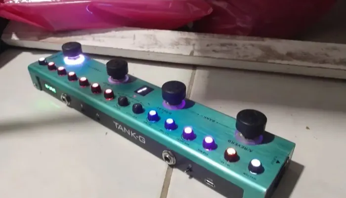 Vendo uma pedaleira Tank g v2