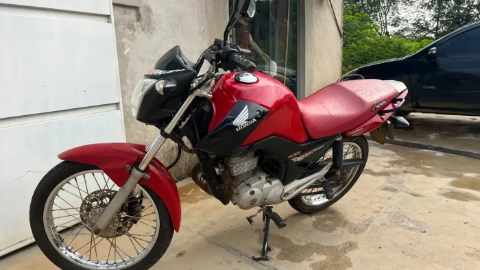 Fan 150 / 2015 troco em outra moto com volta, pego celular