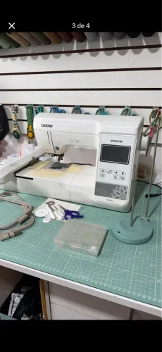 Máquina de Bordar Brother Pe810