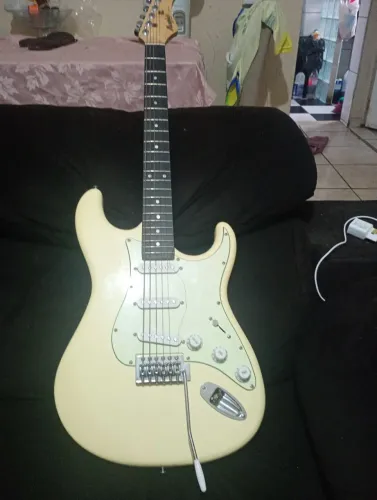 Guitarra stratocaster