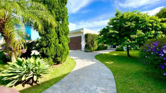 Incrível casa de alto padrão no Centro de Sombrio - 4 dormitórios!