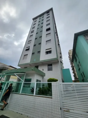 Ed. Mont Carlo em Santos: 2 dorms, suíte, garagem e perto da praia e do Orquidário