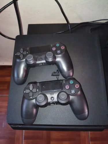 PLAYSTATION 4 - 500GB